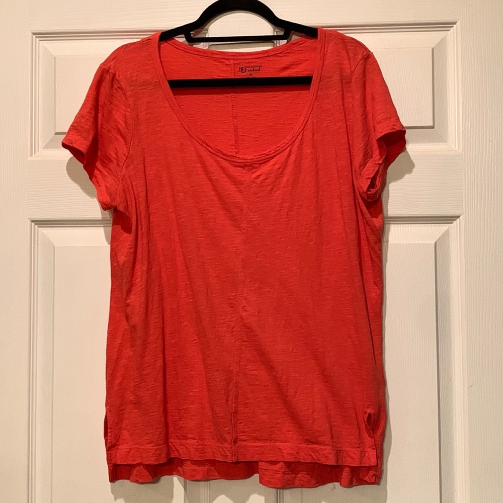 New Directions. XL women’s top. Coral color.